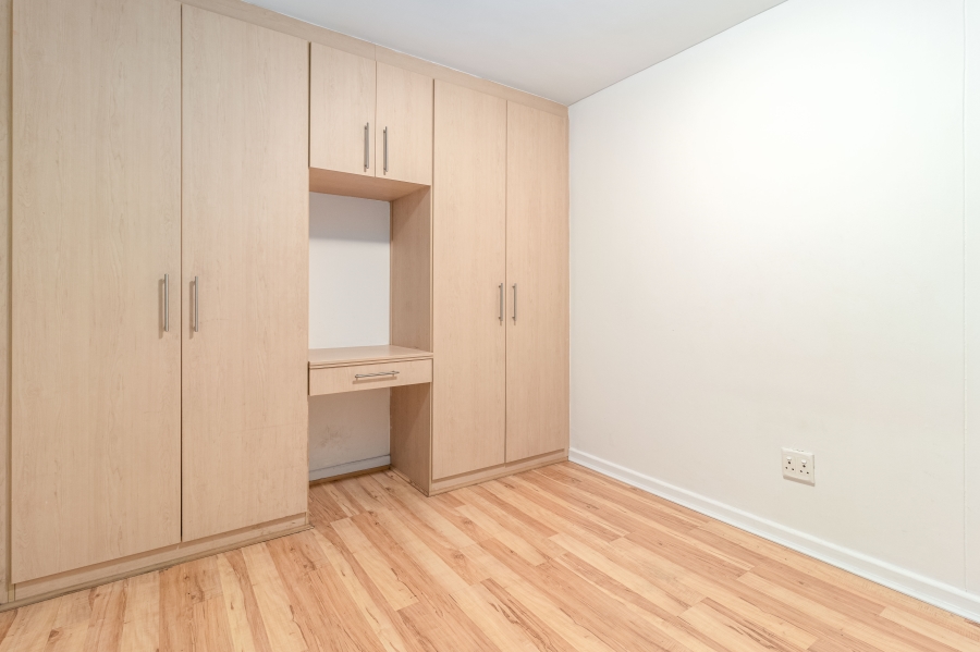 To Let 1 Bedroom Property for Rent in Zonnebloem Western Cape